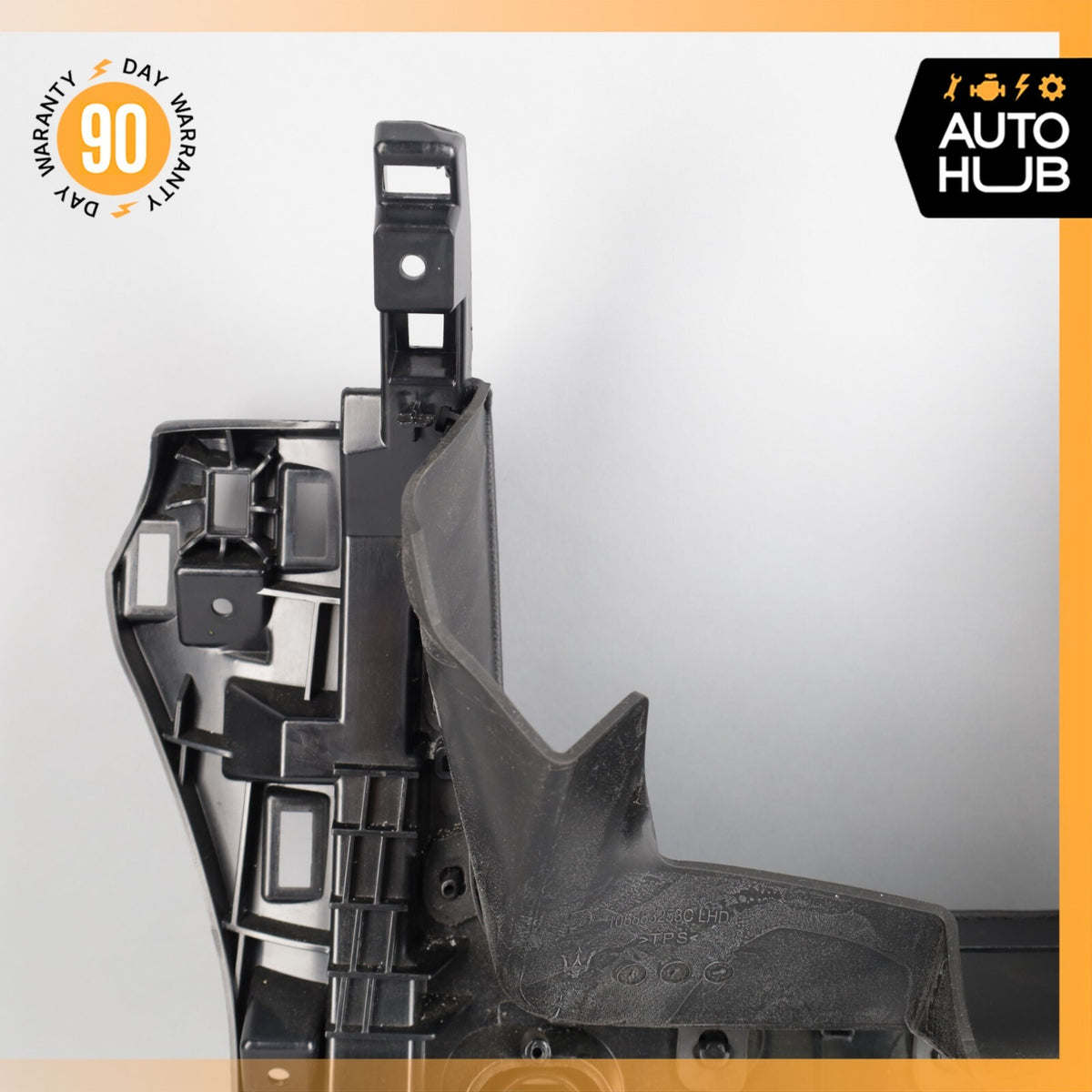 17-20 Maserati Levante M161 Dashboard Dash Left Under Seat Knee Panel OEM 73k - photo 10