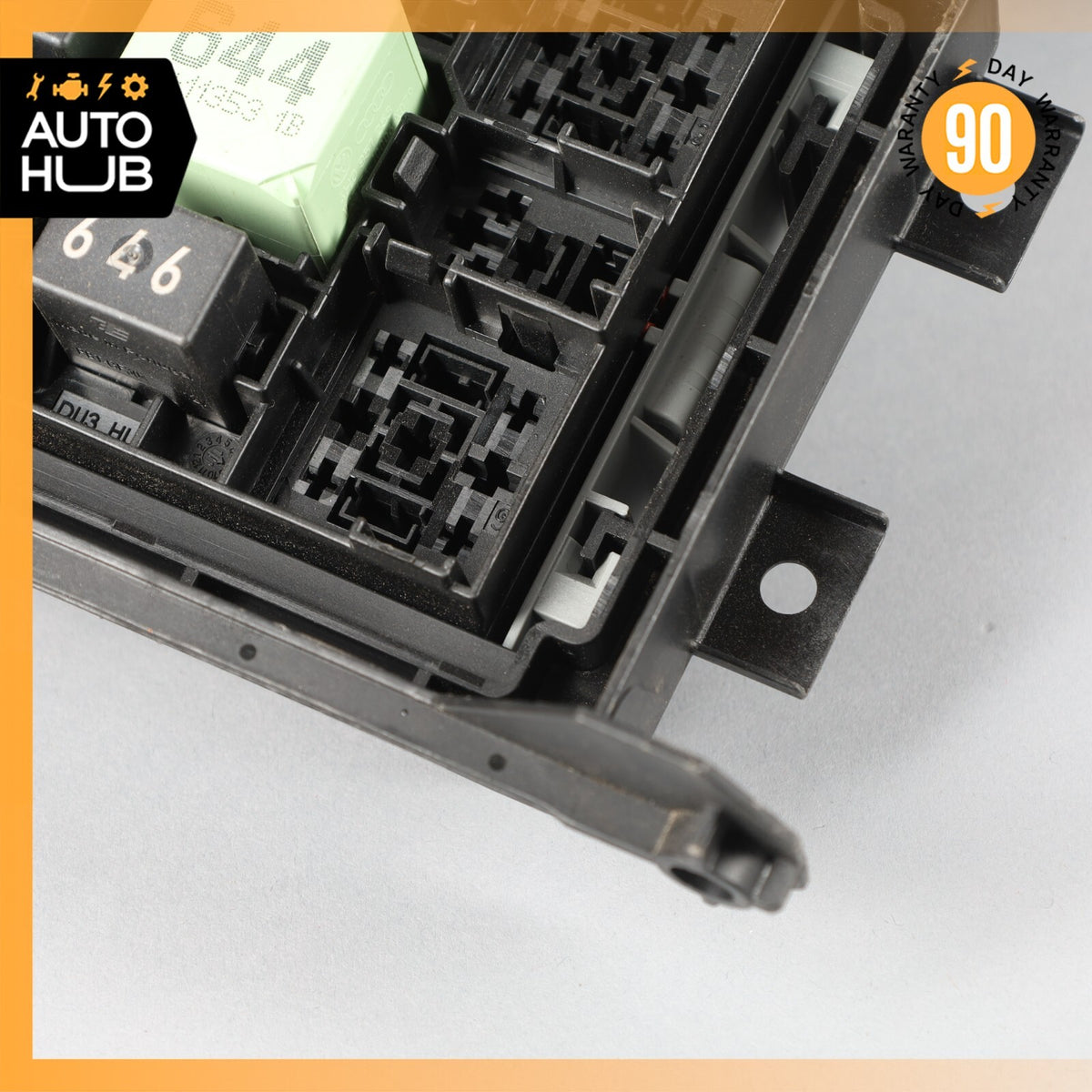 2012 Porsche Cayenne 958 Hybrid S Engine Engine Dashboard Relay Fuse Box OEM - photo 2