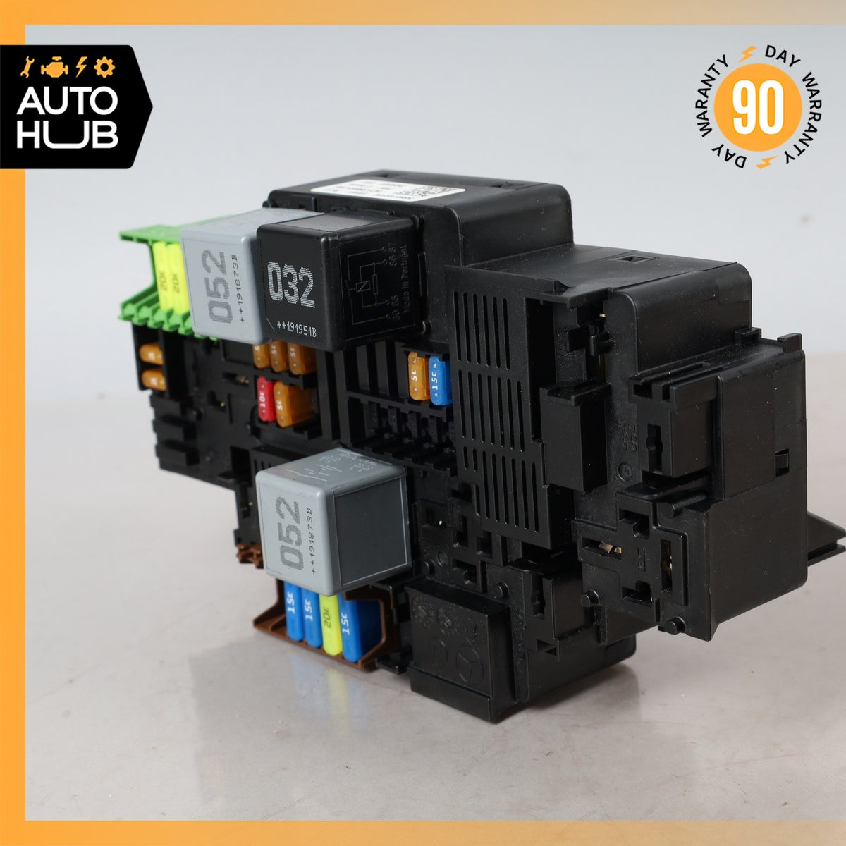 17-23 Mercedes W205 C300 E300 GLC300 Front Engine Fuse Box Relay OEM - photo 5