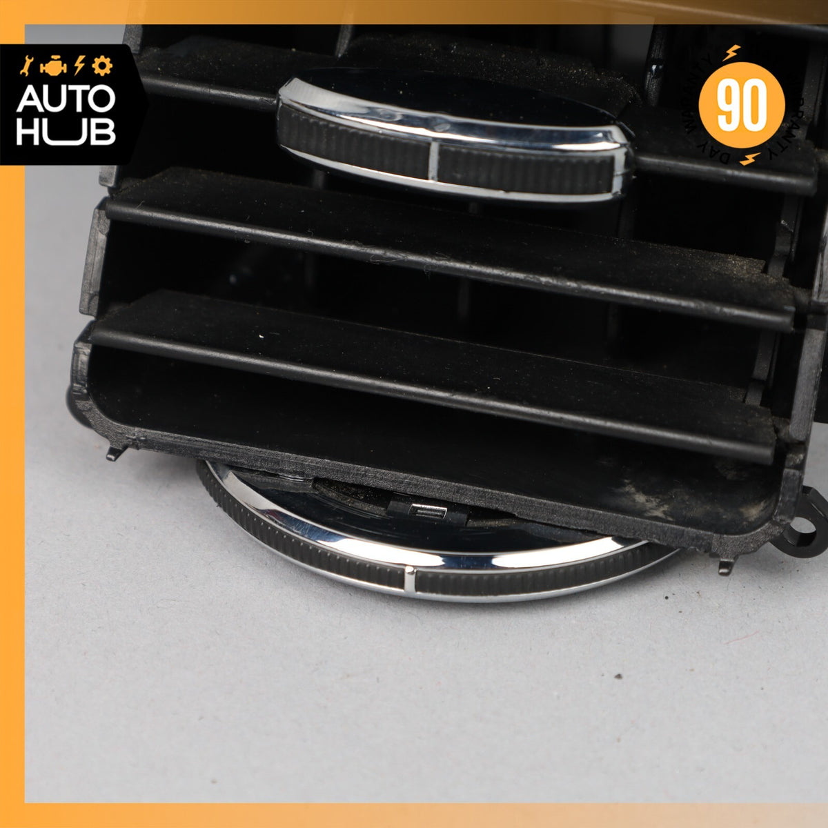 03-13 Maserati Quattroporte M139 Front Right or Left Console AC A/C Air Vent OEM - photo 3
