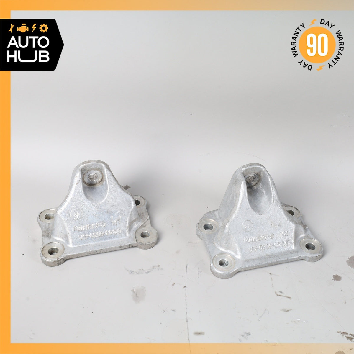 Aston Martin DB9 Engine Motor Left & Right Mount Bracket Set DG436031AA OEM - photo 1