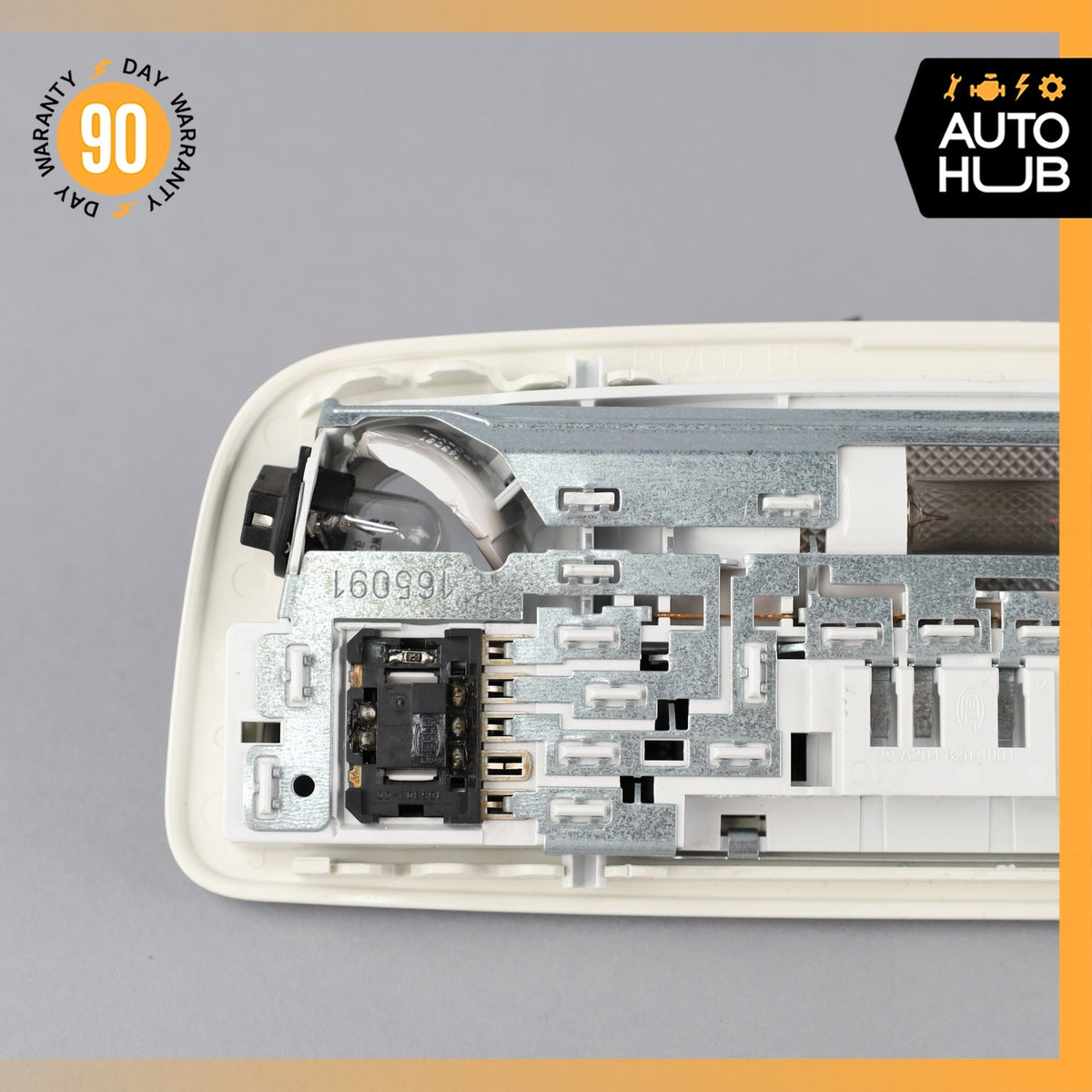 08-21 Mercedes W204 C250 GLK350 Rear Overhead Dome Light Beige 2048204901 OEM - photo 5