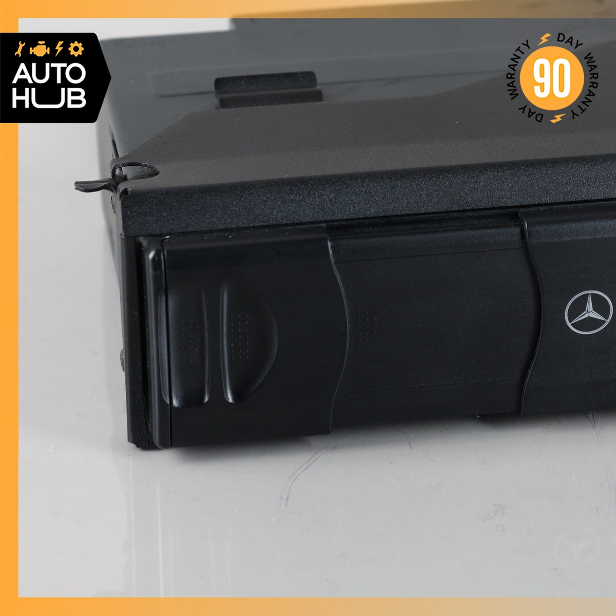 03-08 Mercedes W209 CLK500 S430 S430 CD Changer 6 Disk Player MC3330 OEM 78k - photo 3